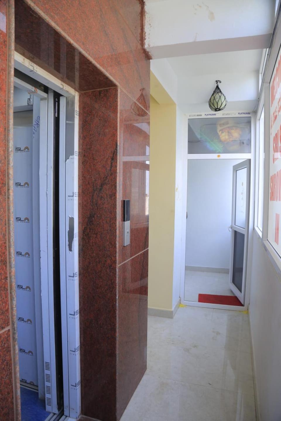 Sri Sai Sarovara In Bangalore Extérieur photo